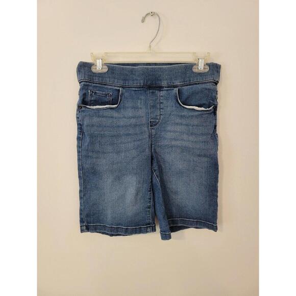 Stylish DKNY Jeans Denim Shorts - Size S - Picture 1 of 3